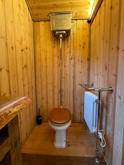 Hut * Bridport
